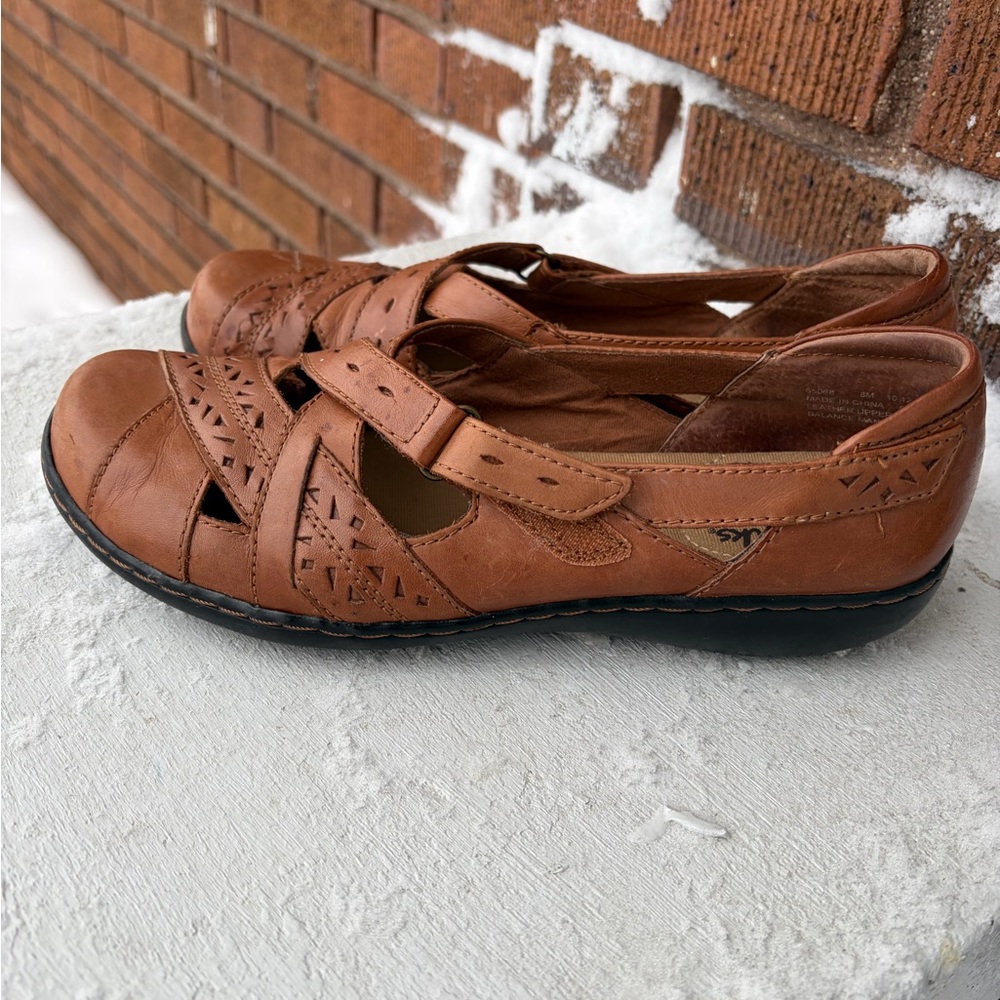 Clarks Brown Leather Hook-and-Loop Casual Sandals